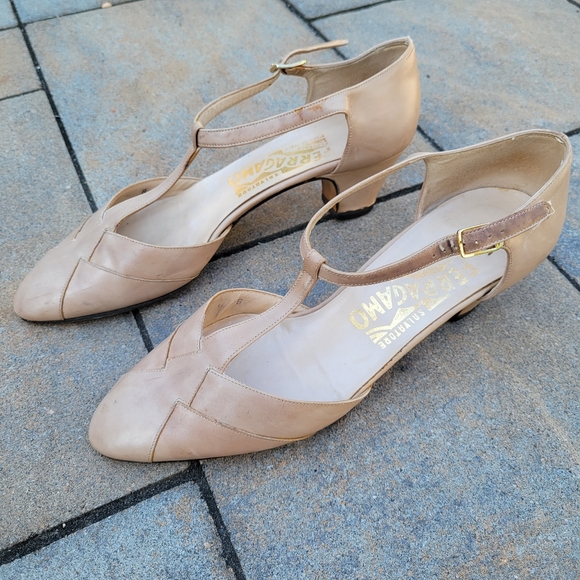 Ferragamo kitten Heels sz 6 - Picture 4 of 9